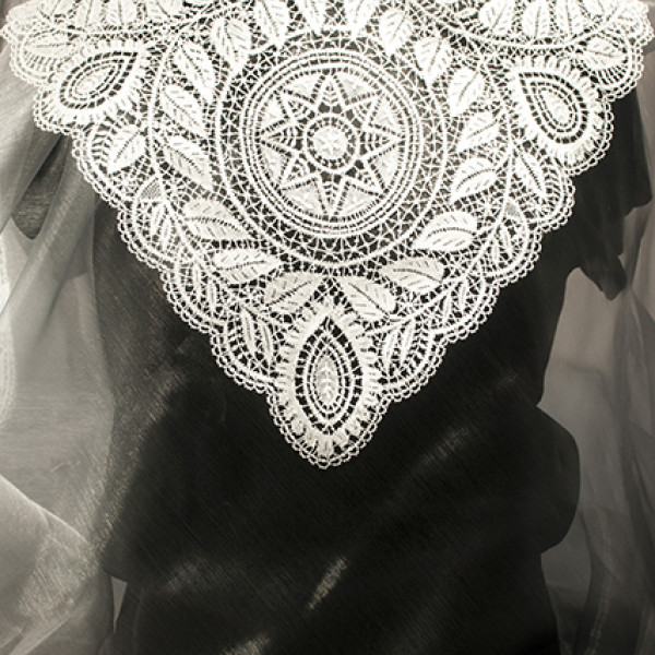 Final MA 3D lace columns, based on traditional lace techniques and contemporary plant issues